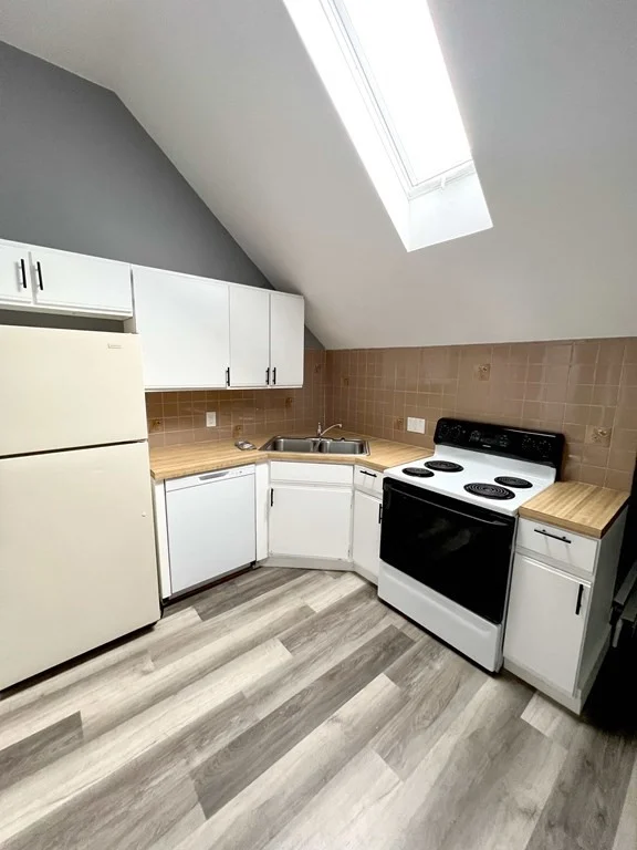 1 bed, 1 bath apartment for rent at 870 Pine St Unit 3E, Fall River — photo 3 of 8