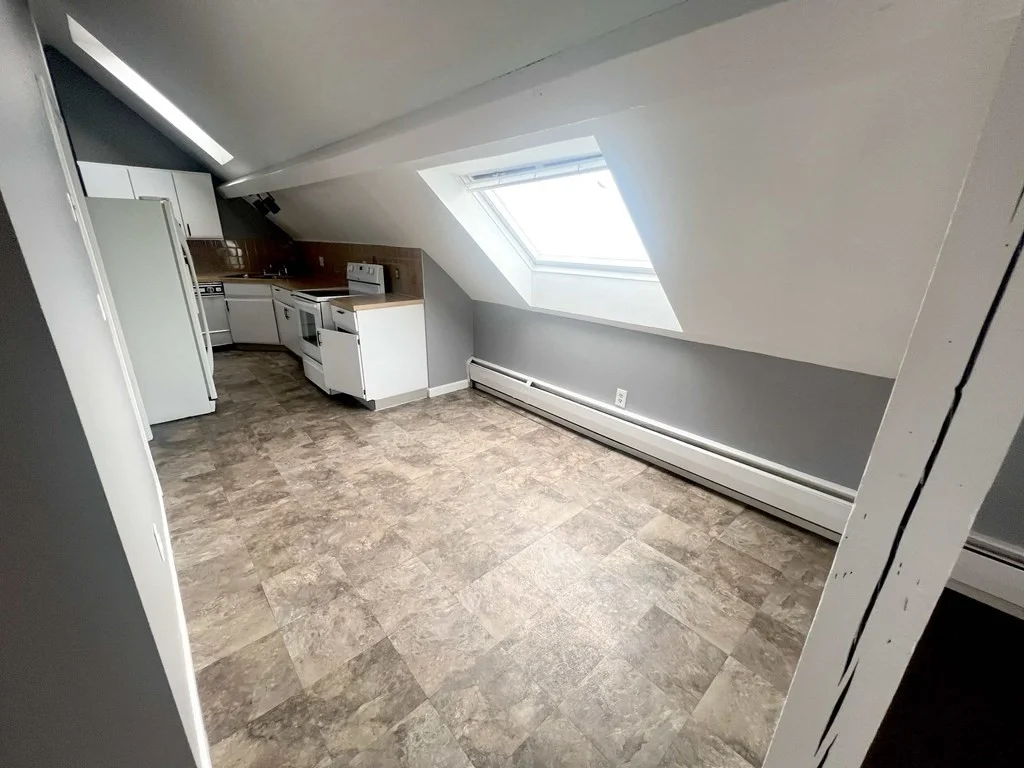 1 bed, 1 bath apartment for rent at 870 Pine St Unit 3N, Fall River — photo 2 of 10