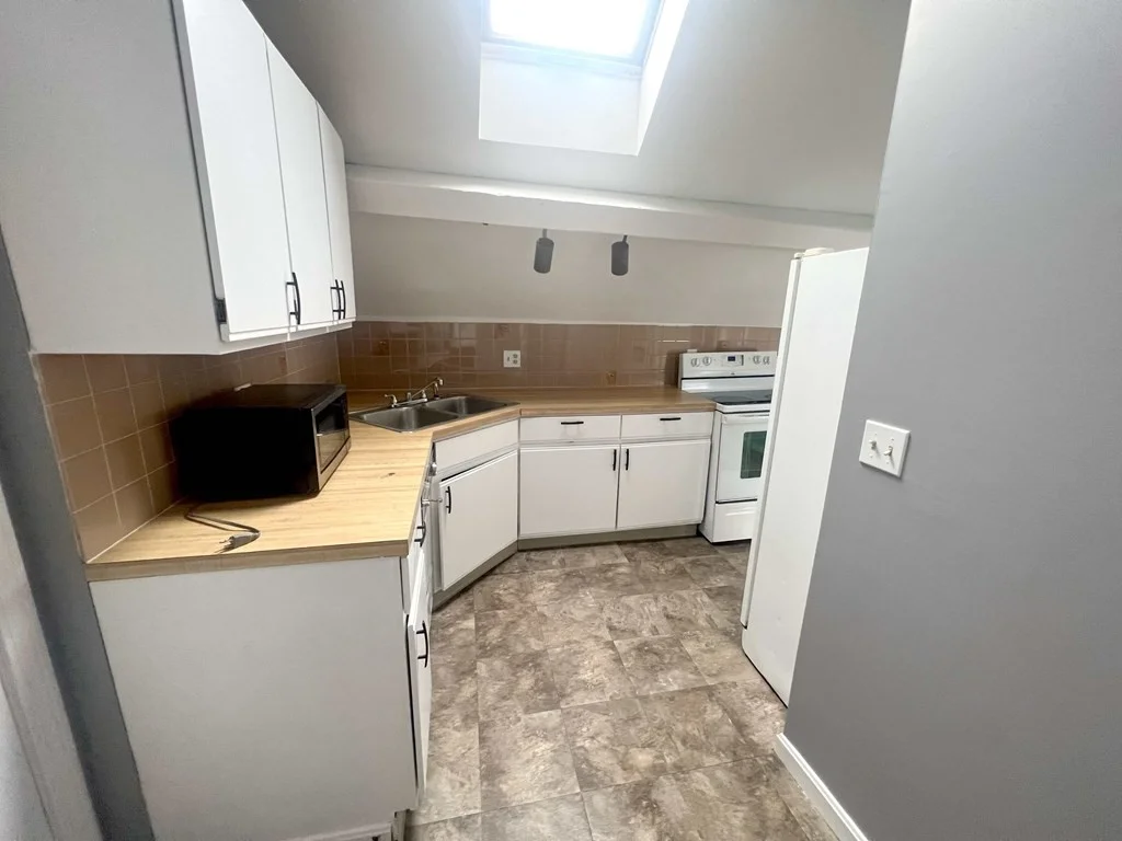 1 bed, 1 bath apartment for rent at 870 Pine St Unit 3N, Fall River