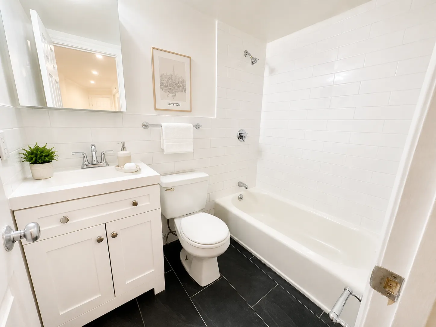 Studio bed, 1 bath apartment for rent at 871 Beacon St Unit B1, Fenway — photo 4 of 7