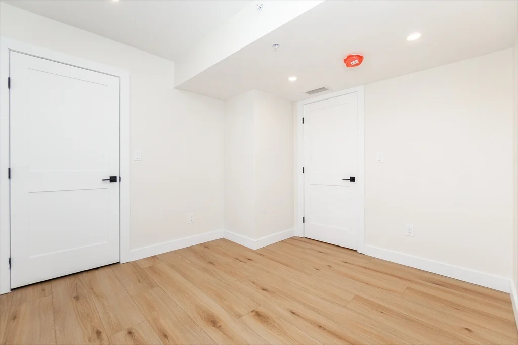5 bed, 3 bath apartment for rent at 871 Cambridge Unit 1, Inman Square — photo 16 of 30
