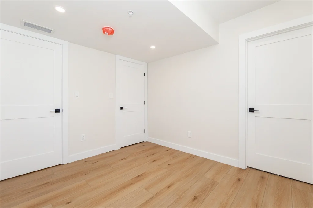 5 bed, 3 bath apartment for rent at 871 Cambridge Unit 1, Inman Square — photo 21 of 30