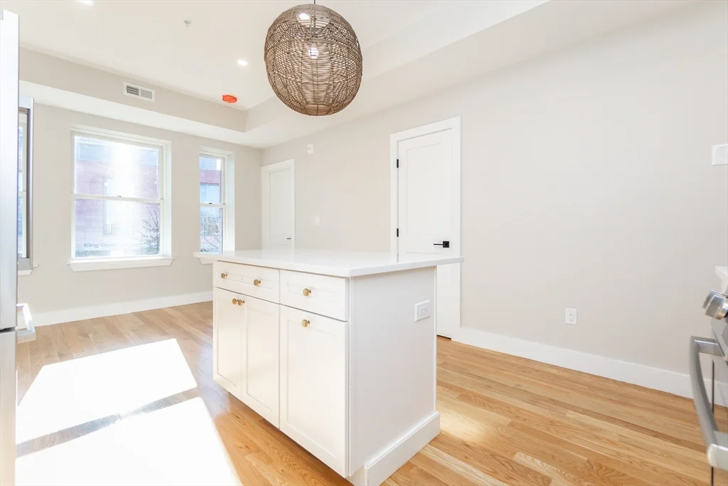 4 bed, 2 bath apartment for rent at 871 Cambridge Unit 2, Inman Square — photo 4 of 24