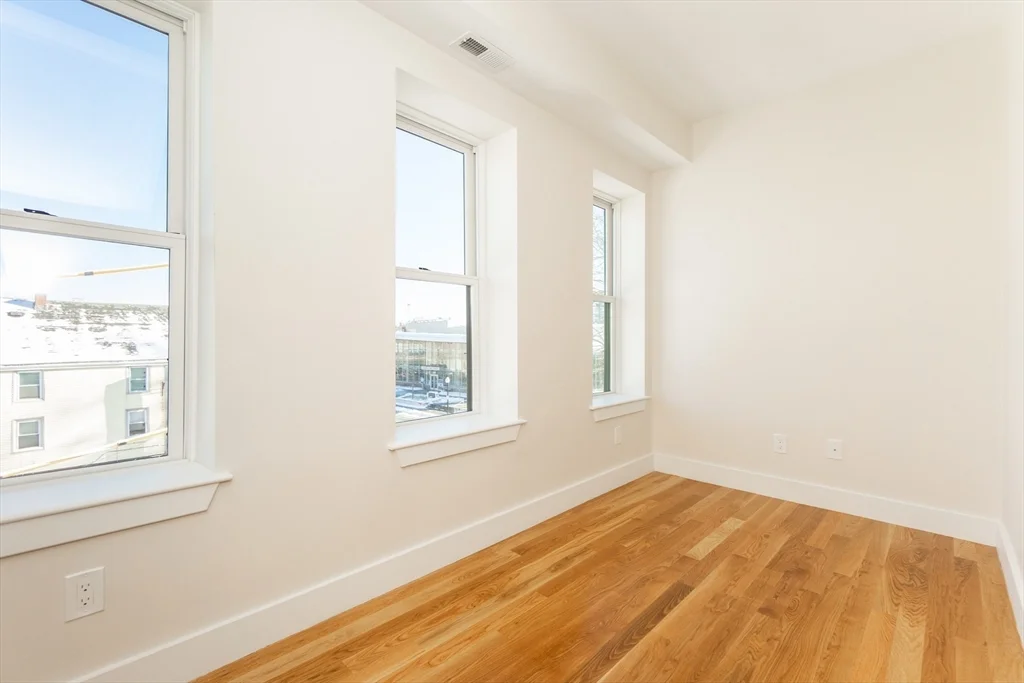 4 bed, 2 bath apartment for rent at 871 Cambridge Unit 3, Inman Square — photo 25 of 29