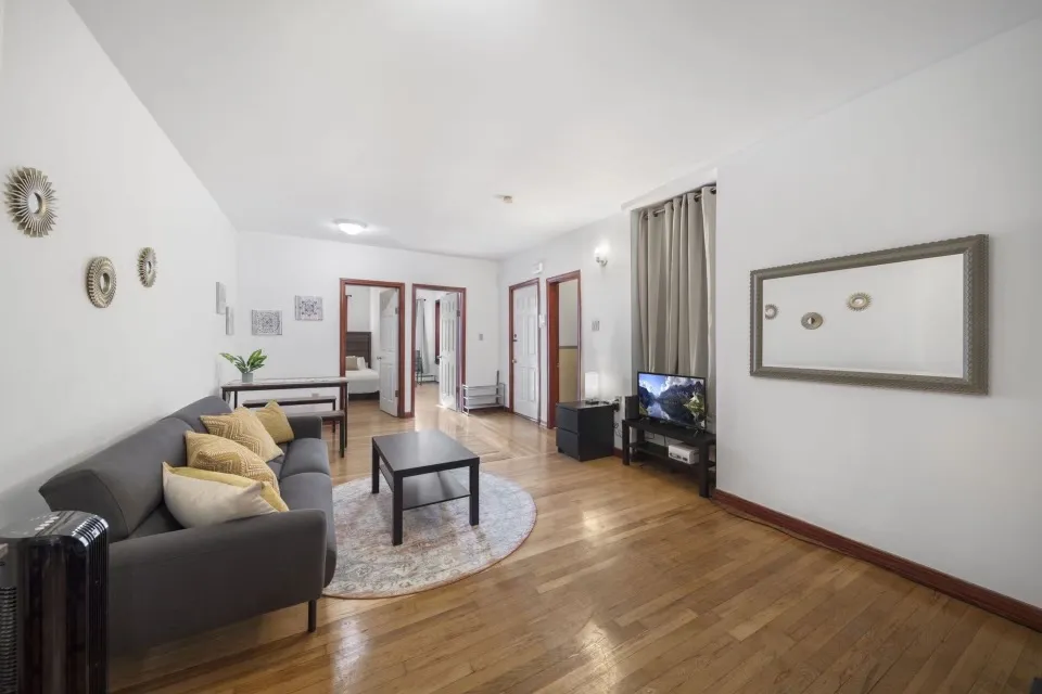 3 bed, 1 bath apartment for rent at 871 Harrison Ave Unit 1, Roxbury