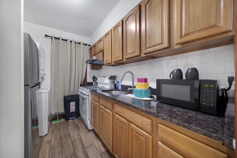 3 bed, 1 bath apartment for rent at 871 Harrison Ave Unit 1, Roxbury — photo 9 of 26