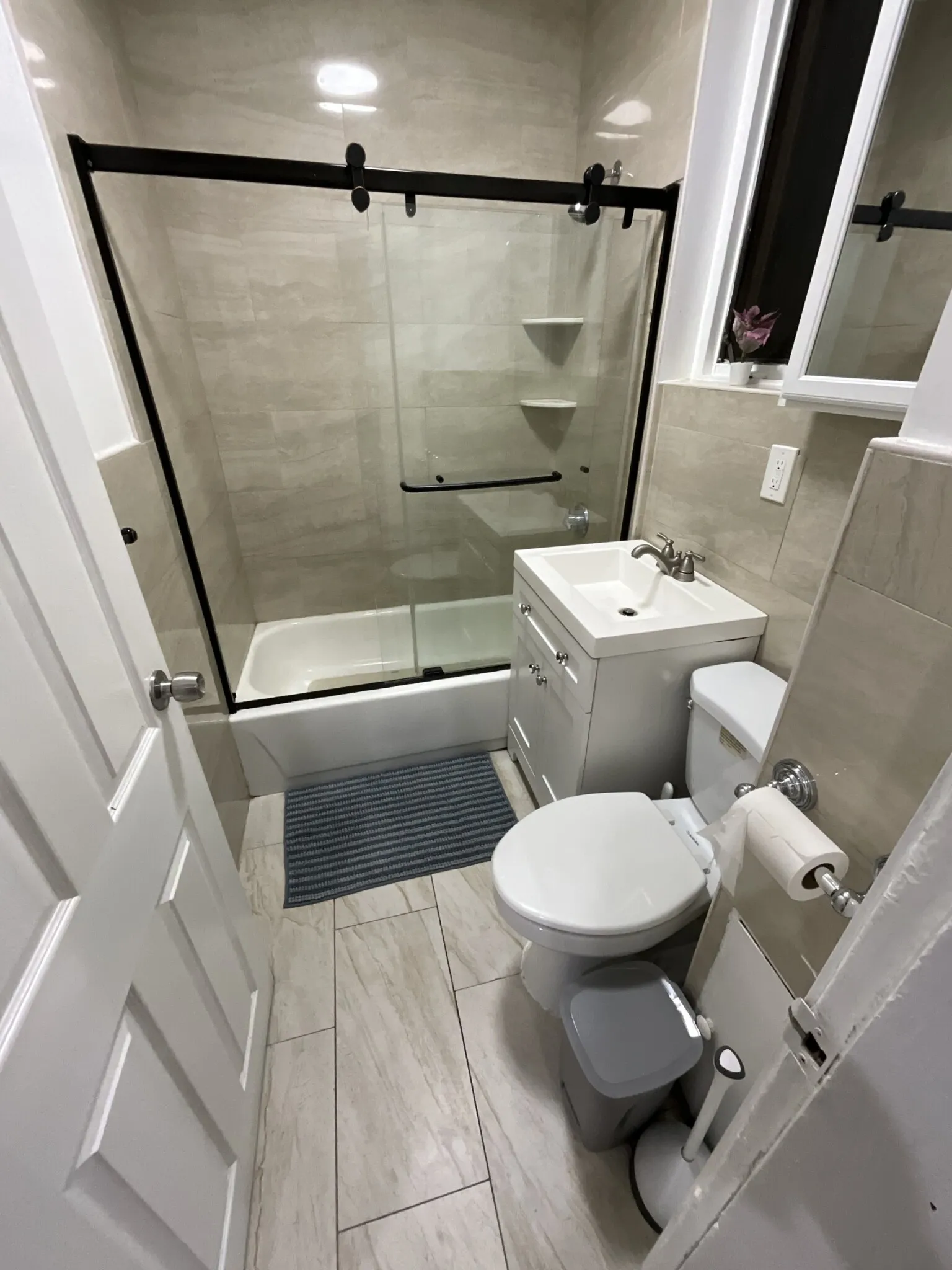 3 bed, 1 bath apartment for rent at 871 Harrison Ave Unit 3, Roxbury — photo 9 of 34