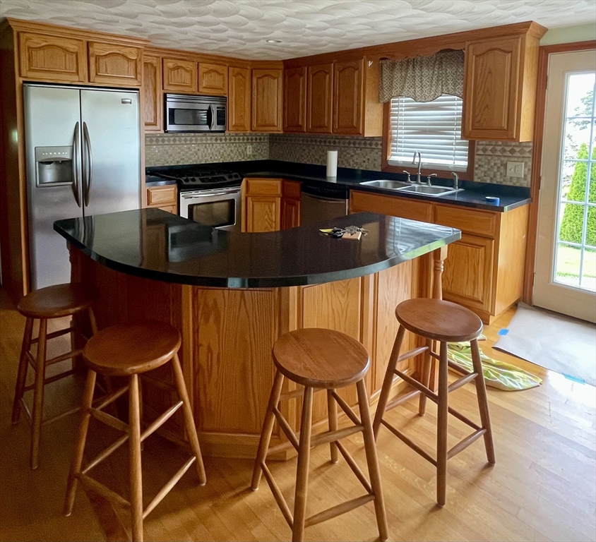 4 bed, 2 bath apartment for rent at 871 King St, Fall River — photo 11 of 37