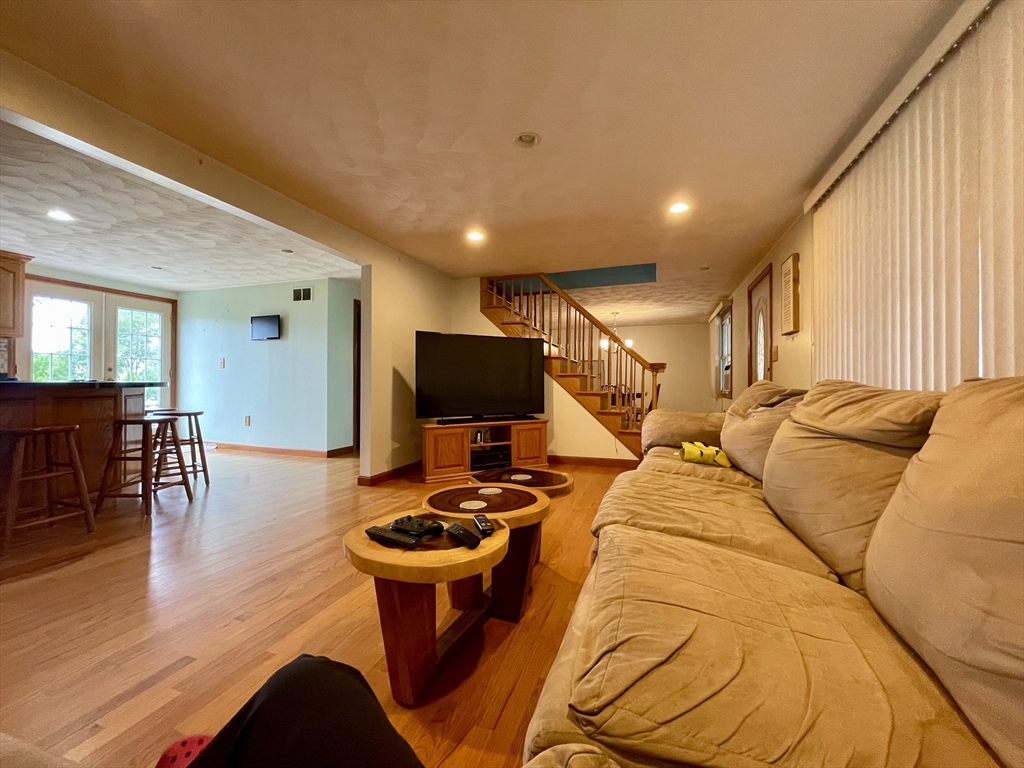 4 bed, 2 bath apartment for rent at 871 King St, Fall River — photo 13 of 37