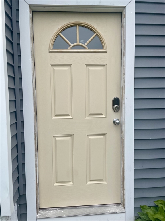 4 bed, 2 bath apartment for rent at 871 King St, Fall River — photo 8 of 37