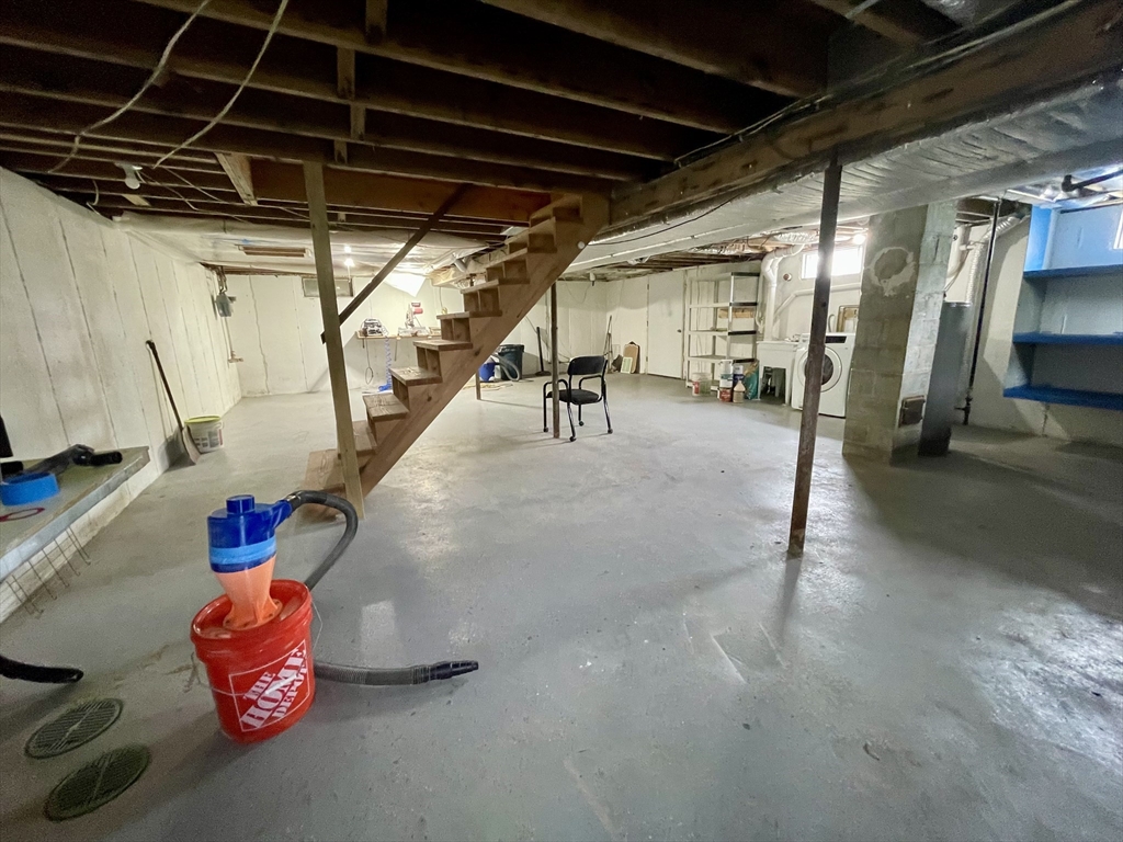 4 bed, 2 bath apartment for rent at 871 King St, Fall River — photo 34 of 37