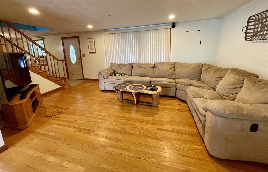 4 bed, 2 bath apartment for rent at 871 King St, Fall River — photo 12 of 37