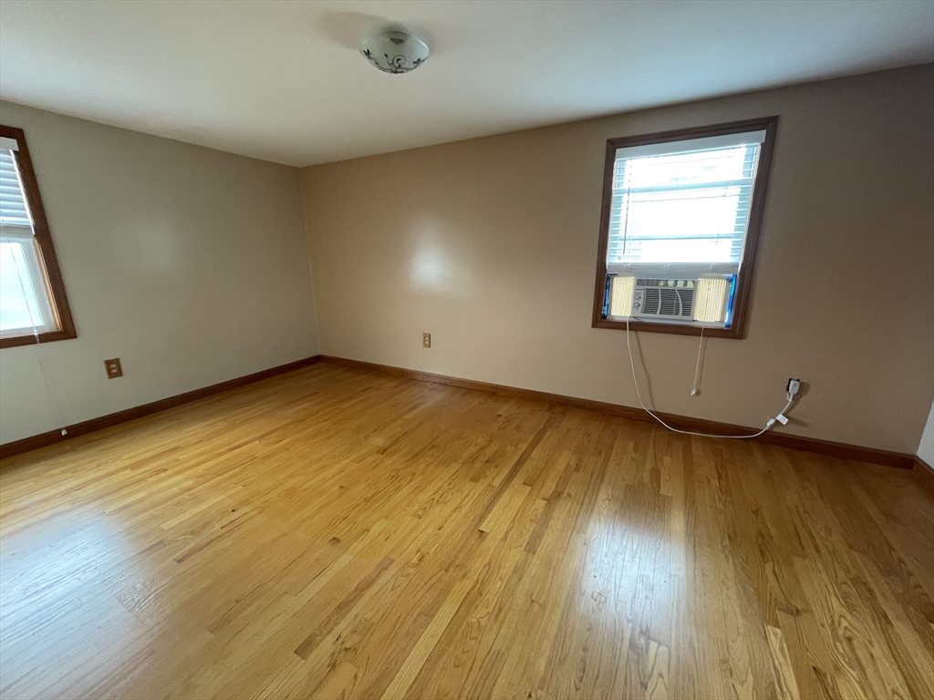 4 bed, 2 bath apartment for rent at 871 King St, Fall River — photo 22 of 37