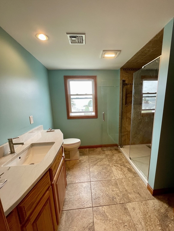 4 bed, 2 bath apartment for rent at 871 King St, Fall River — photo 25 of 37