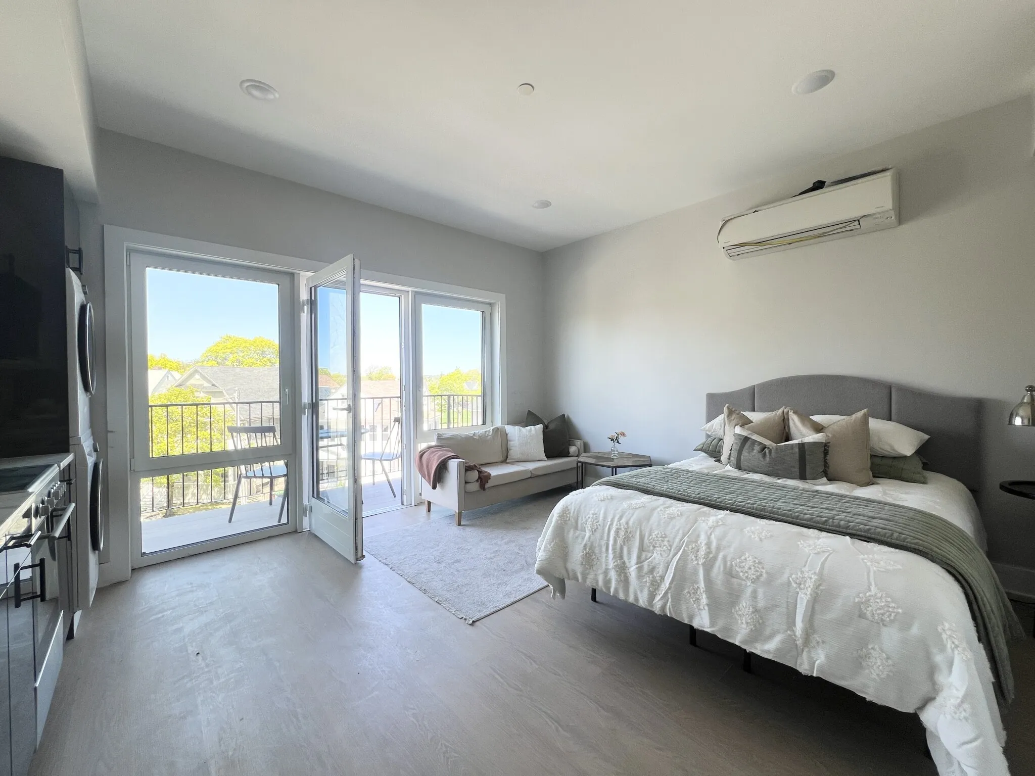 Studio bed, 1 bath apartment for rent at 872 Broadway Unit 202, Tufts — photo 3 of 19