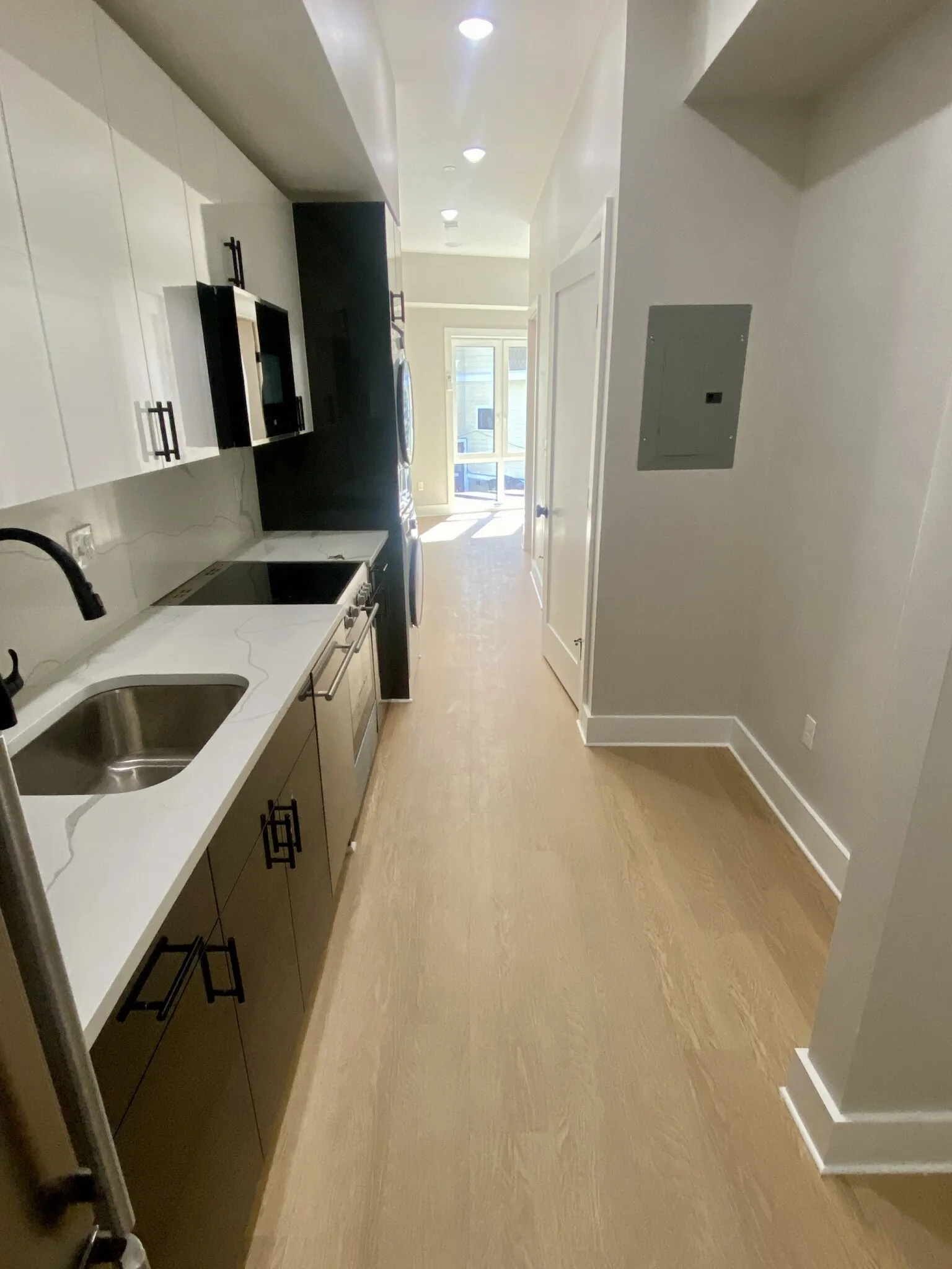 Studio bed, 1 bath apartment for rent at 872 Broadway Unit 209, Tufts — photo 4 of 17