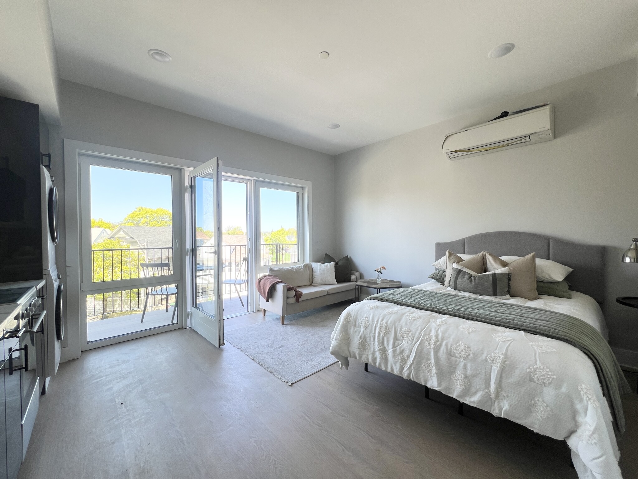 Studio bed, 1 bath apartment for rent at 872 Broadway Unit 302, Tufts — photo 3 of 17