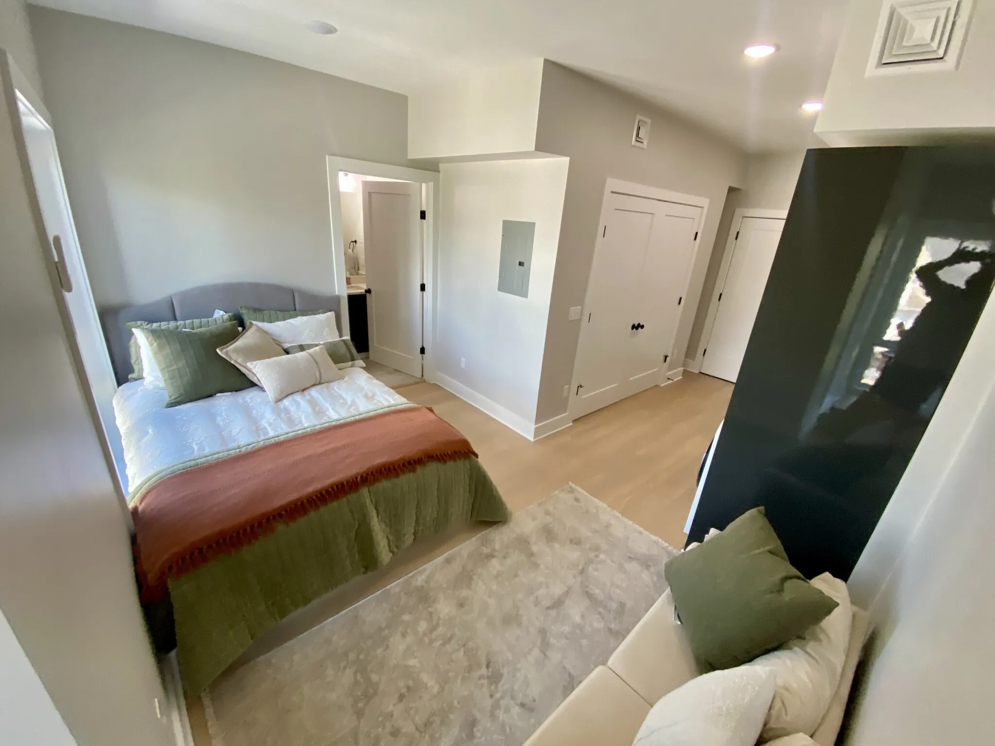 Studio bed, 1 bath apartment for rent at 872 Broadway Unit 305, Tufts — photo 5 of 18