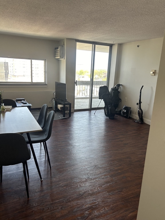 2 bed, 2 bath apartment for rent at 872 Massachusetts Ave Unit 1001, Riverside — photo 3 of 9