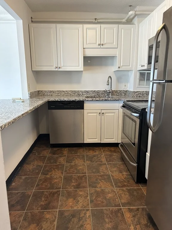 1 bed, 1 bath apartment for rent at 872 Massachusetts Ave Unit 404, Cambridge — photo 1 of 11