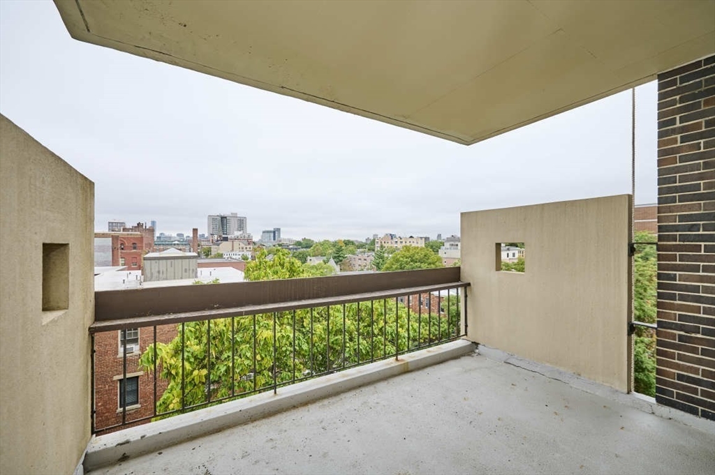 1 bed, 1 bath apartment for rent at 872 Massachusetts Ave Unit 410, Riverside — photo 5 of 9