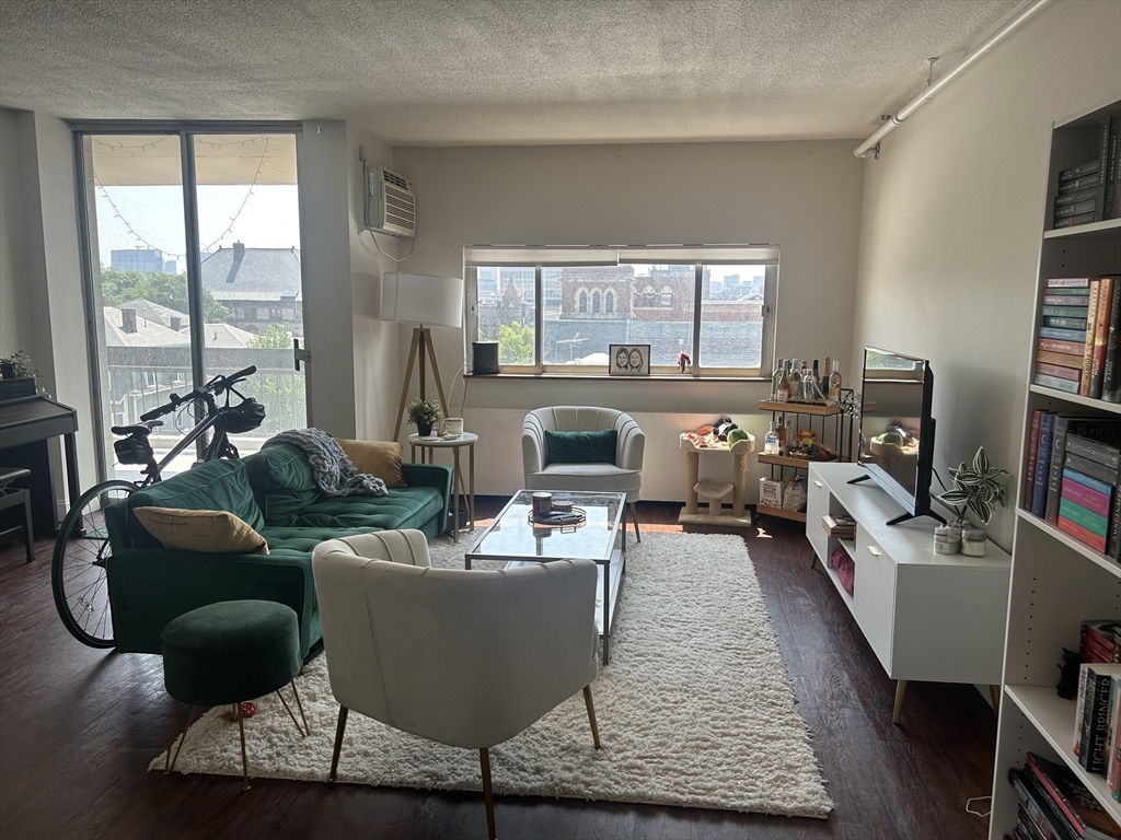2 bed, 2 bath apartment for rent at 872 Massachusetts Ave Unit 502, Riverside — photo 2 of 12