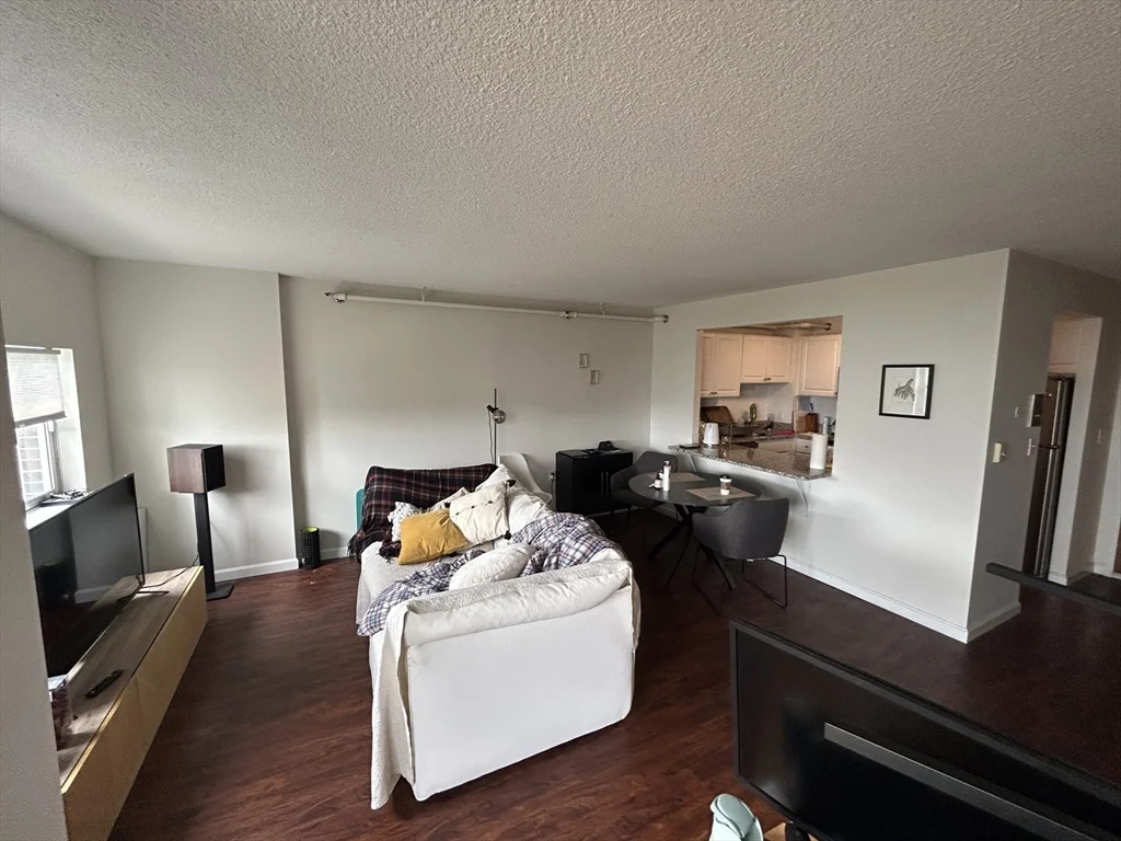 1 bed, 1 bath apartment for rent at 872 Massachusetts Ave Unit 707, Riverside — photo 4 of 8