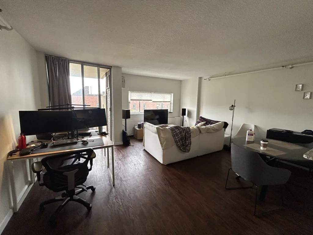 1 bed, 1 bath apartment for rent at 872 Massachusetts Ave Unit 707, Riverside — photo 5 of 8