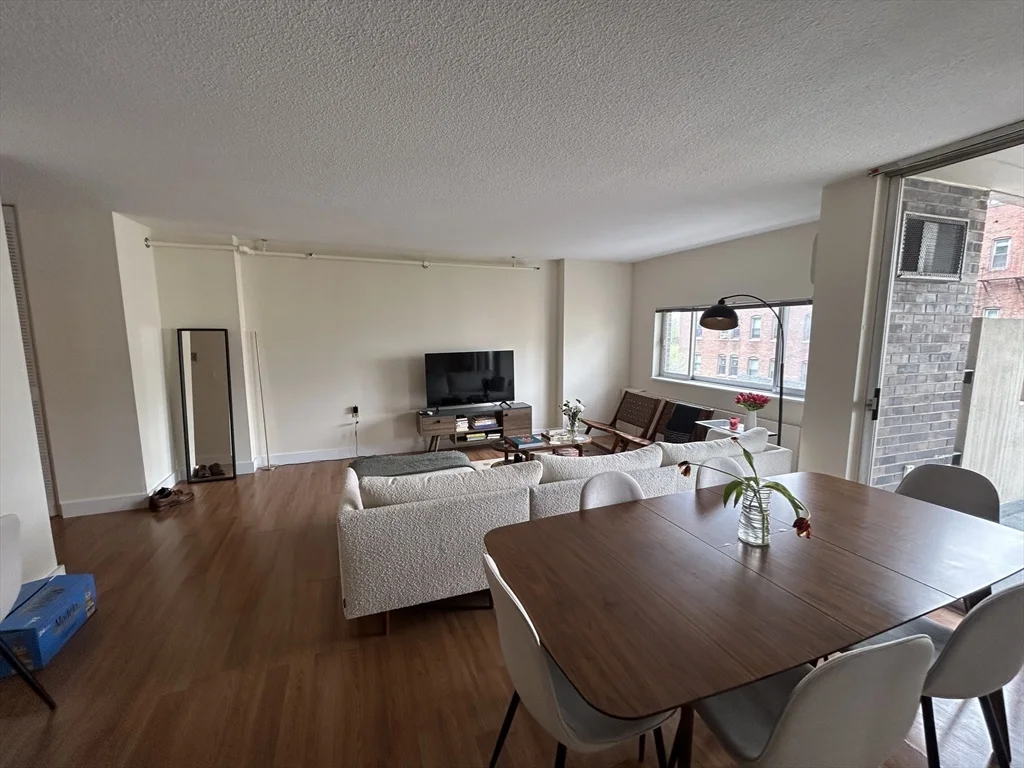 2 bed, 2 bath apartment for rent at 872 Massachusetts Unit 501, Riverside — photo 3 of 16