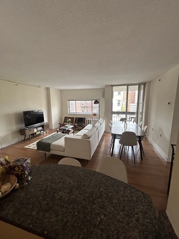 2 bed, 2 bath apartment for rent at 872 Massachusetts Unit 501, Riverside — photo 4 of 16