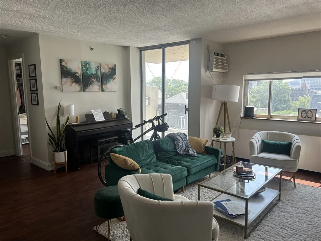 2 bed, 2 bath apartment for rent at 872 Massachusetts Unit 801, Riverside — photo 4 of 7