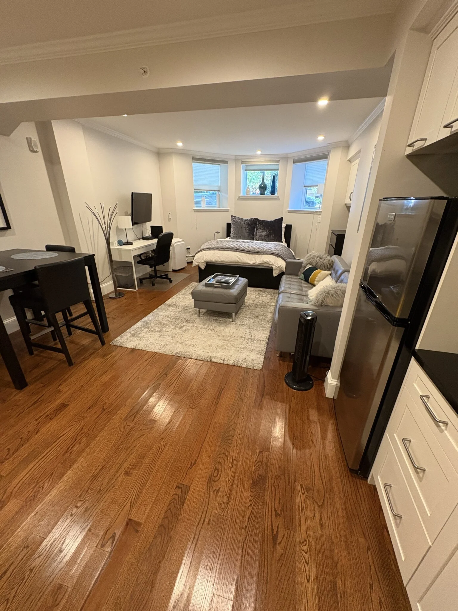 Studio bed, 1 bath apartment for rent at 873 Beacon St Unit B1, Fenway