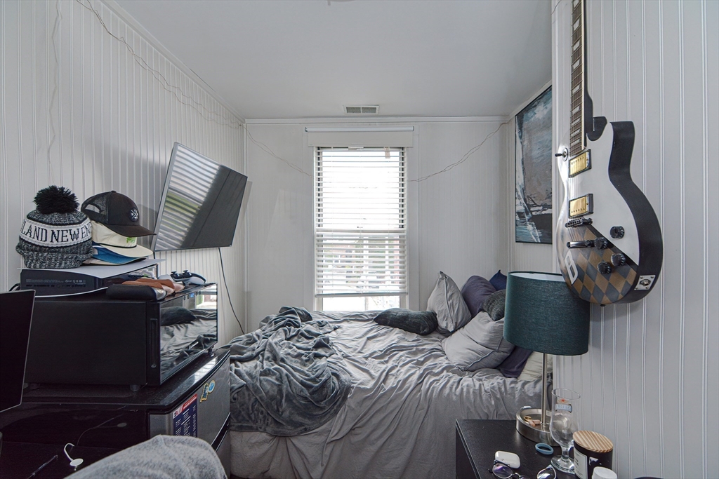 4 bed, 1 bath apartment for rent at 873 E 2nd Unit 3, South Boston — photo 15 of 29