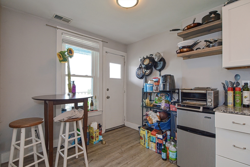 4 bed, 1 bath apartment for rent at 873 E 2nd Unit 3, South Boston — photo 5 of 29