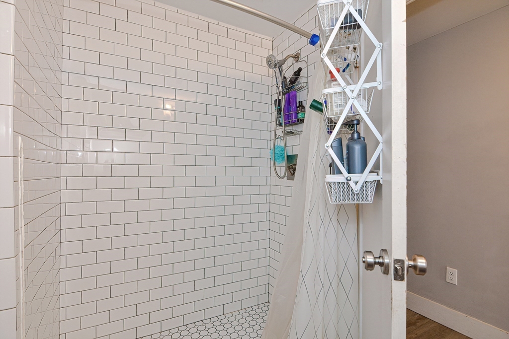 4 bed, 1 bath apartment for rent at 873 E 2nd Unit 3, South Boston — photo 17 of 29