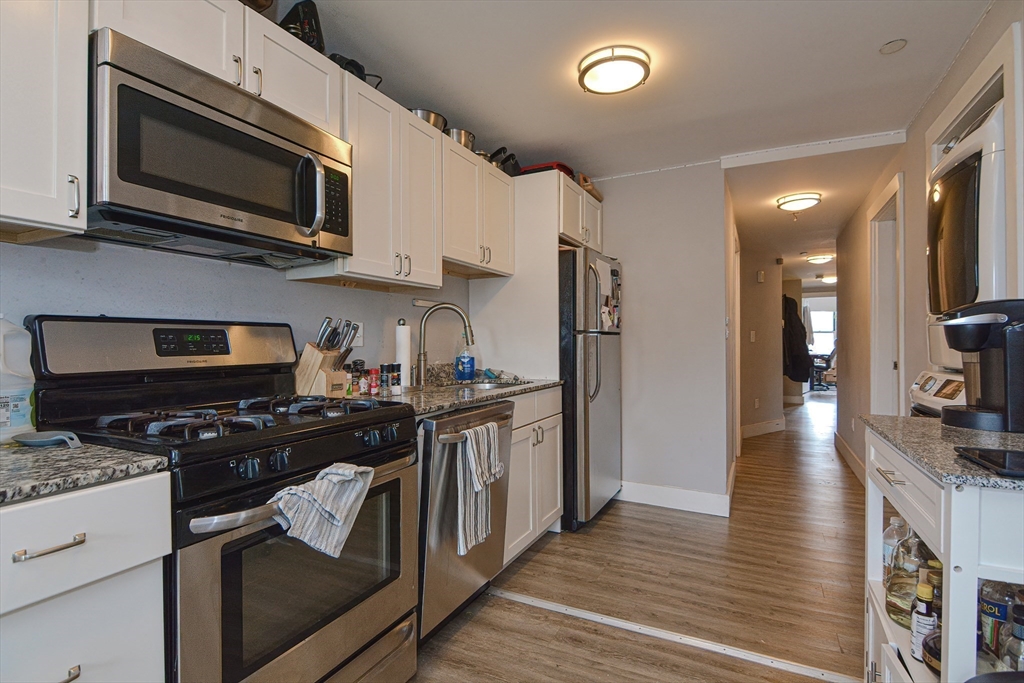 4 bed, 1 bath apartment for rent at 873 E 2nd Unit 3, South Boston — photo 6 of 29