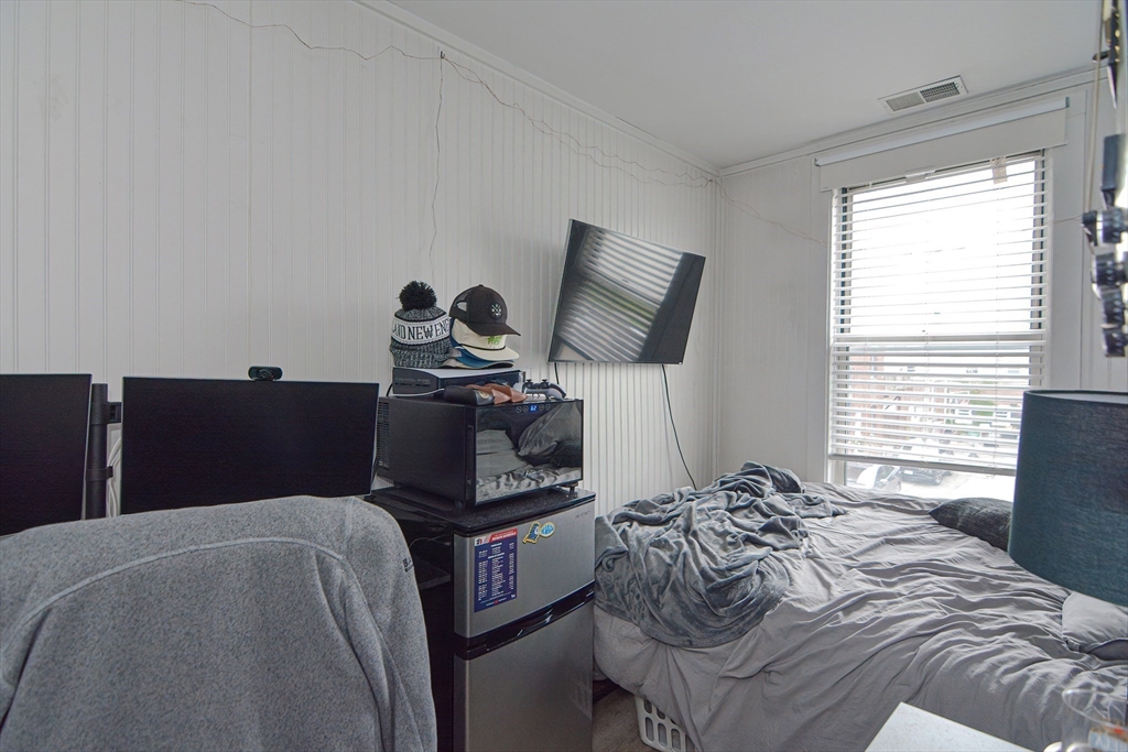 4 bed, 1 bath apartment for rent at 873 E 2nd Unit 3, South Boston — photo 14 of 29