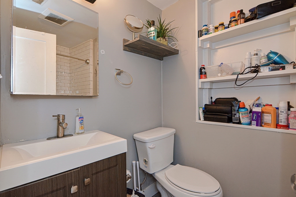 4 bed, 1 bath apartment for rent at 873 E 2nd Unit 3, South Boston — photo 16 of 29
