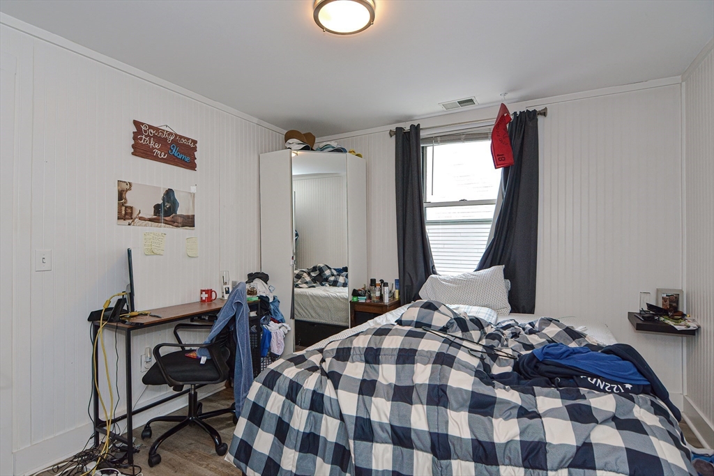 4 bed, 1 bath apartment for rent at 873 E 2nd Unit 3, South Boston — photo 19 of 29