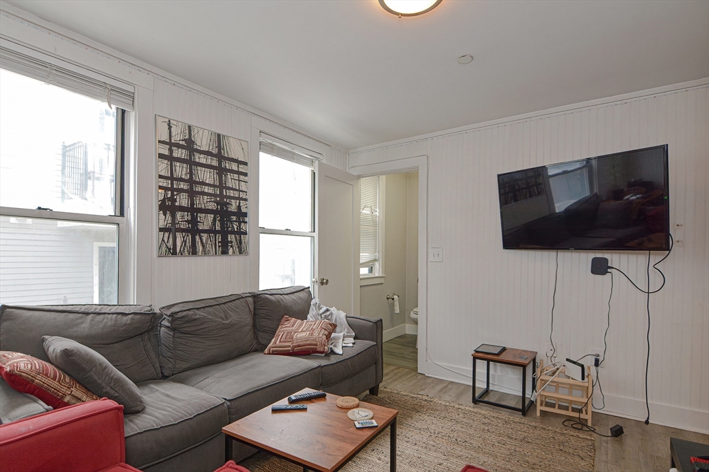 4 bed, 1 bath apartment for rent at 873 E 2nd Unit 3, South Boston — photo 4 of 29