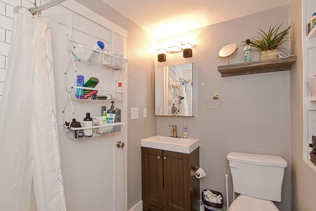 4 bed, 1 bath apartment for rent at 873 E 2nd Unit 3, South Boston — photo 18 of 29
