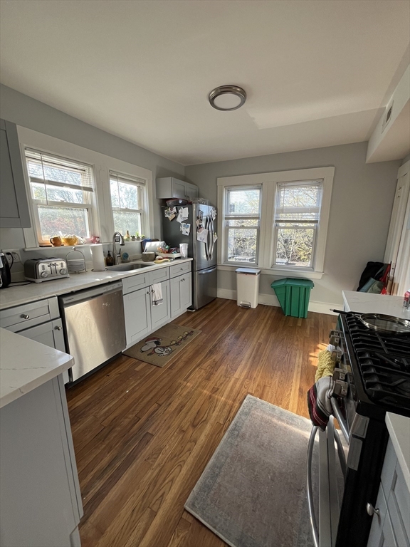 6 bed, 3 bath apartment for rent at 874 East 4th St Unit 2, South Boston — photo 2 of 8