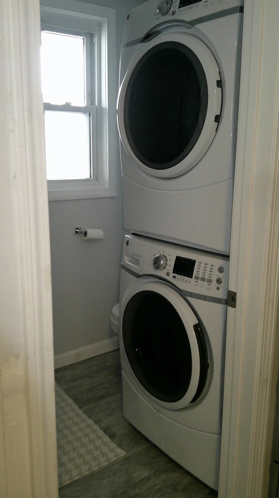 3 bed, 1.5 bath apartment for rent at 876 Adams St Unit 1, Cedar Grove — photo 2 of 9