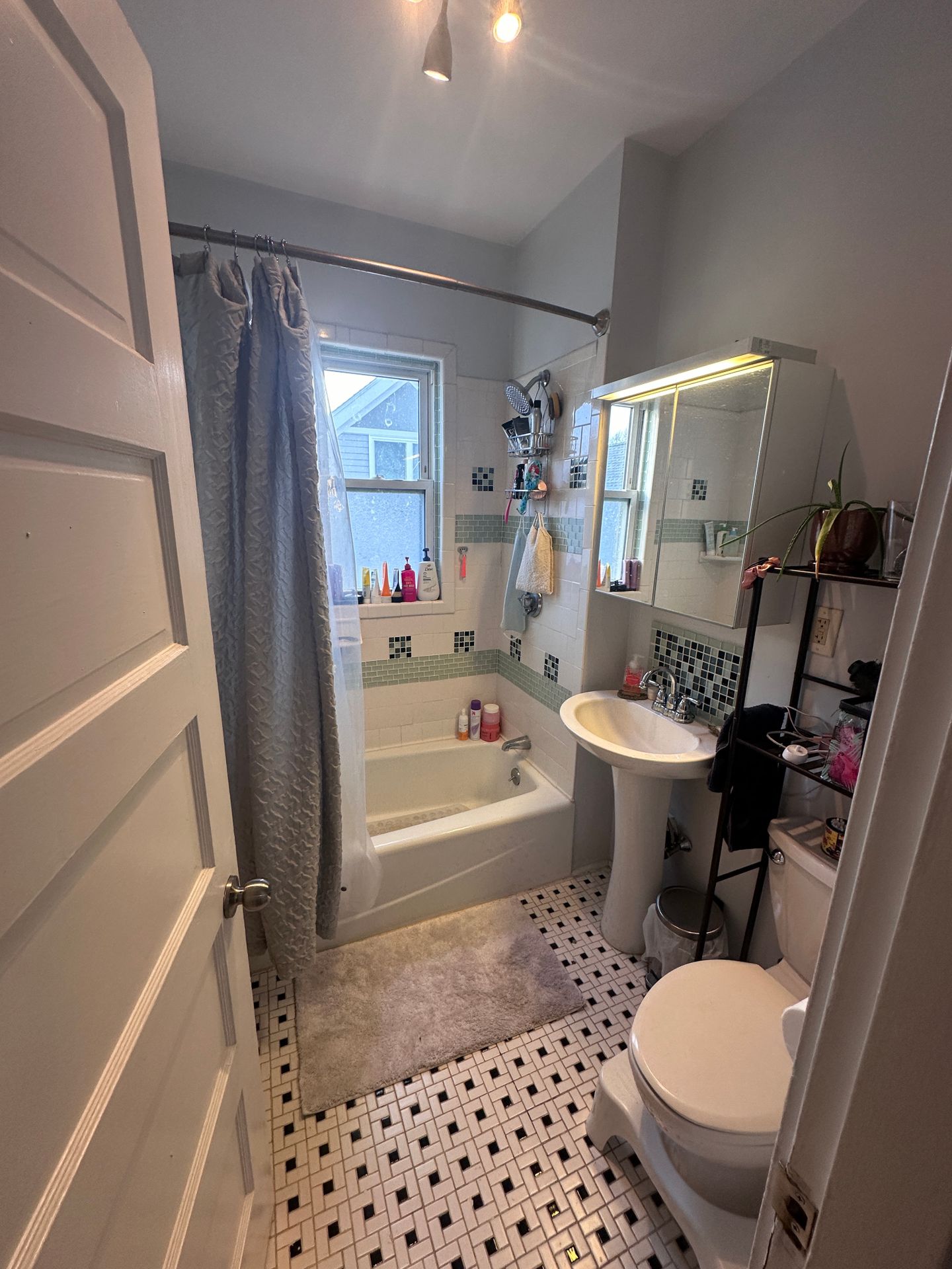3 bed, 1 bath apartment for rent at 876 Adams St Unit 3, Cedar Grove — photo 7 of 8