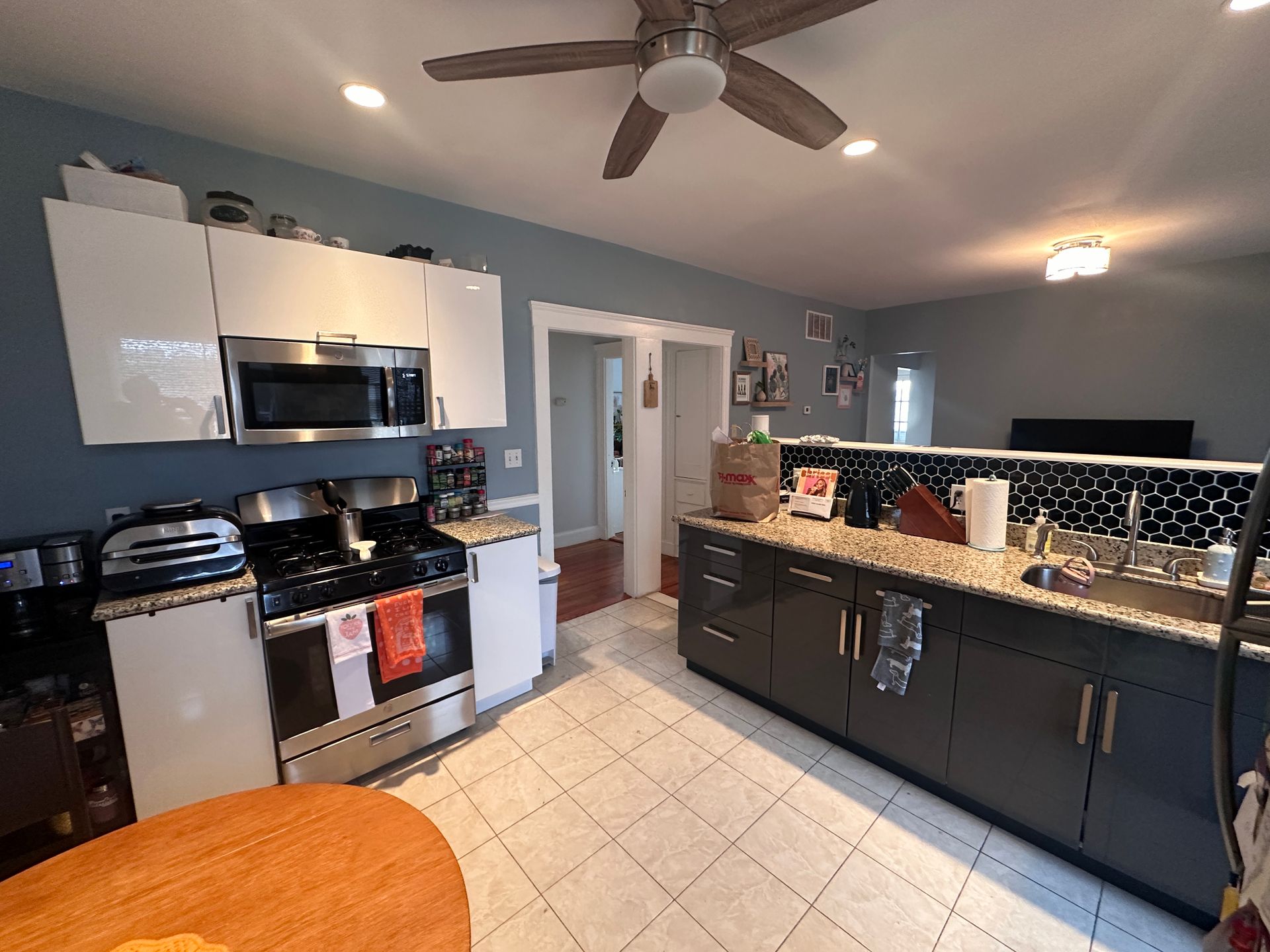 3 bed, 1 bath apartment for rent at 876 Adams St Unit 3, Cedar Grove — photo 1 of 8