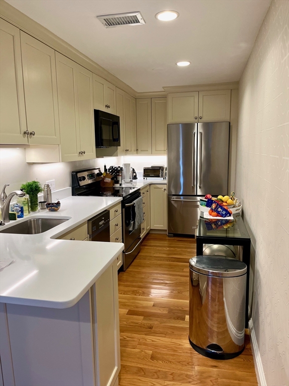 2 bed, 2 bath apartment for rent at 876 Beacon St Unit 3, Newton Center — photo 4 of 13