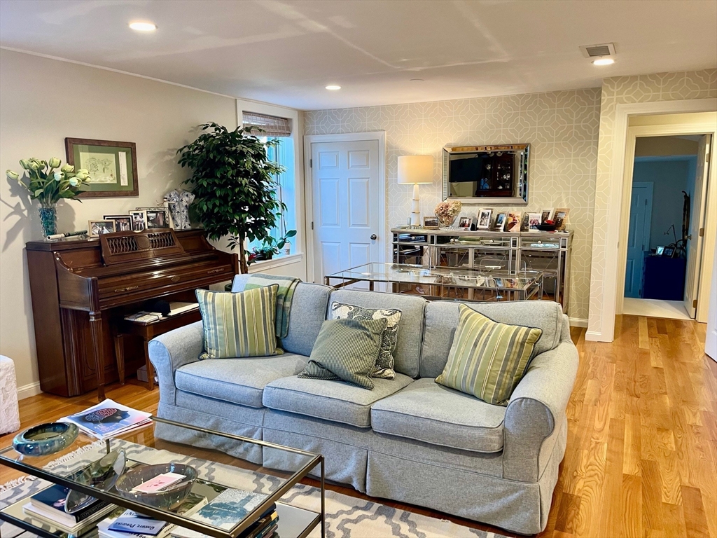2 bed, 2 bath apartment for rent at 876 Beacon St Unit 3, Newton Center — photo 3 of 13