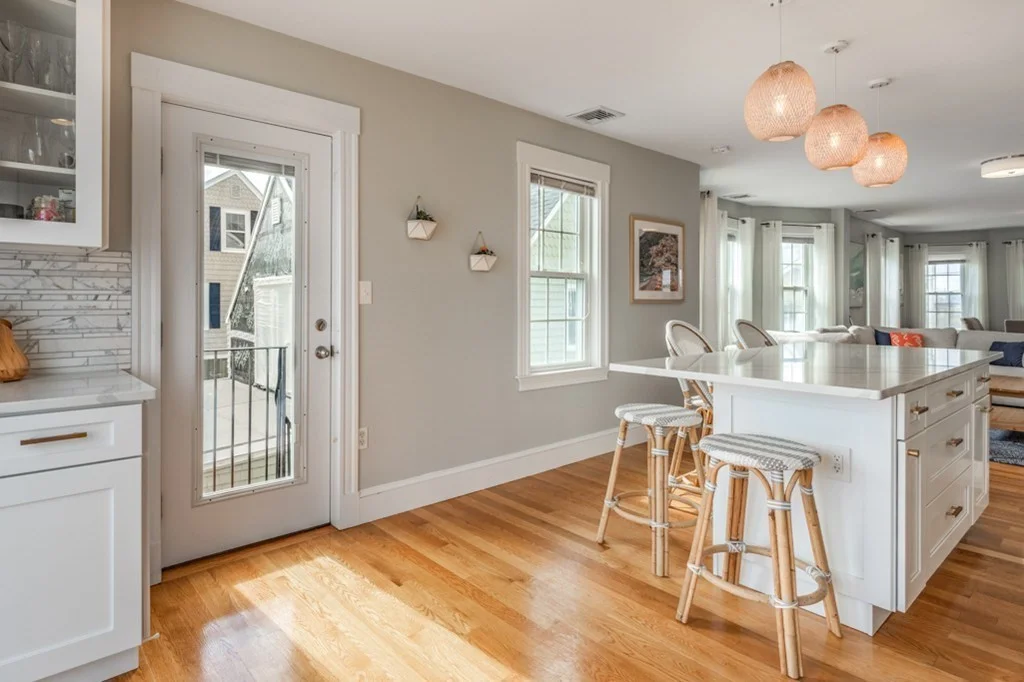 3 bed, 2 bath apartment for rent at 876 Shirley St Unit 2, Point Shirley — photo 4 of 31