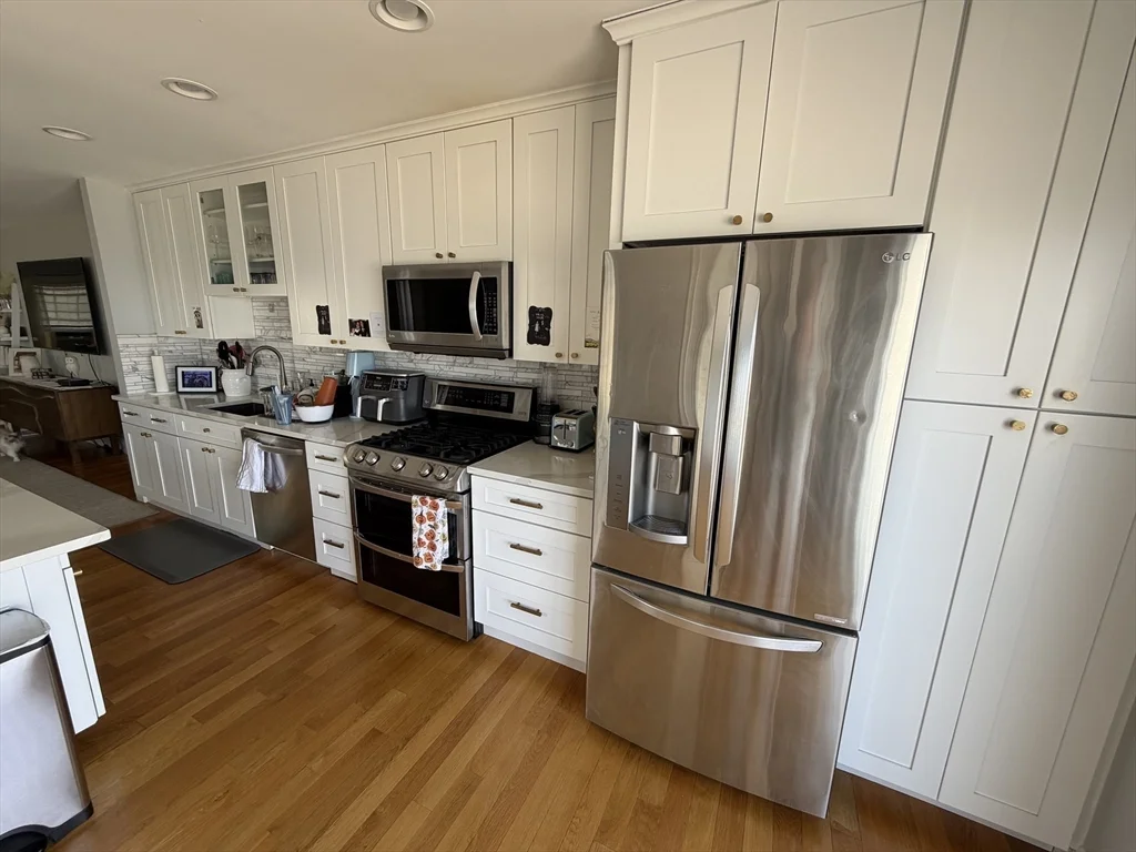 3 bed, 2 bath apartment for rent at 876 Shirley St Unit 2, Point Shirley — photo 5 of 31