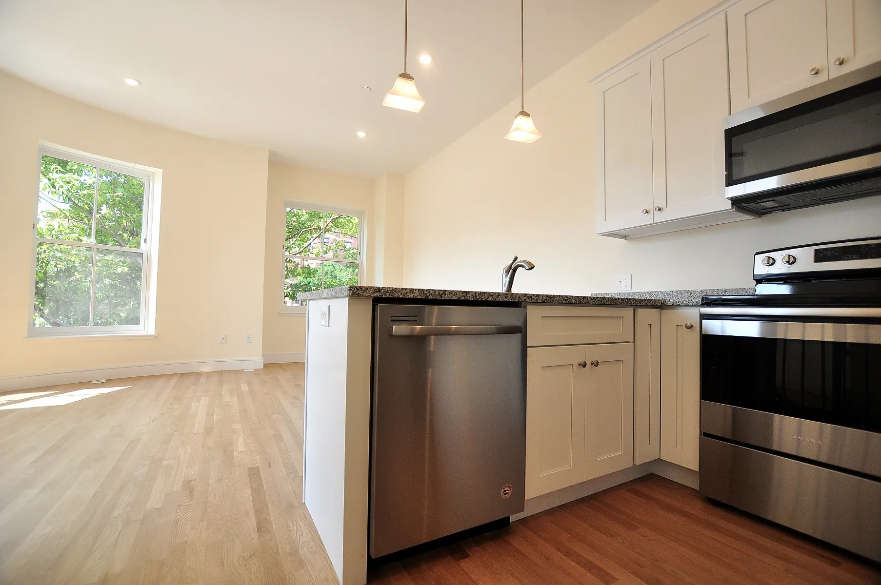 3 bed, 2 bath apartment for rent at 877 Beacon St Unit 1D, Fenway — photo 2 of 13